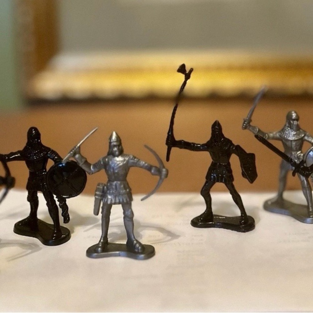 Medieval Knight Action Figures Set - Black and Silver